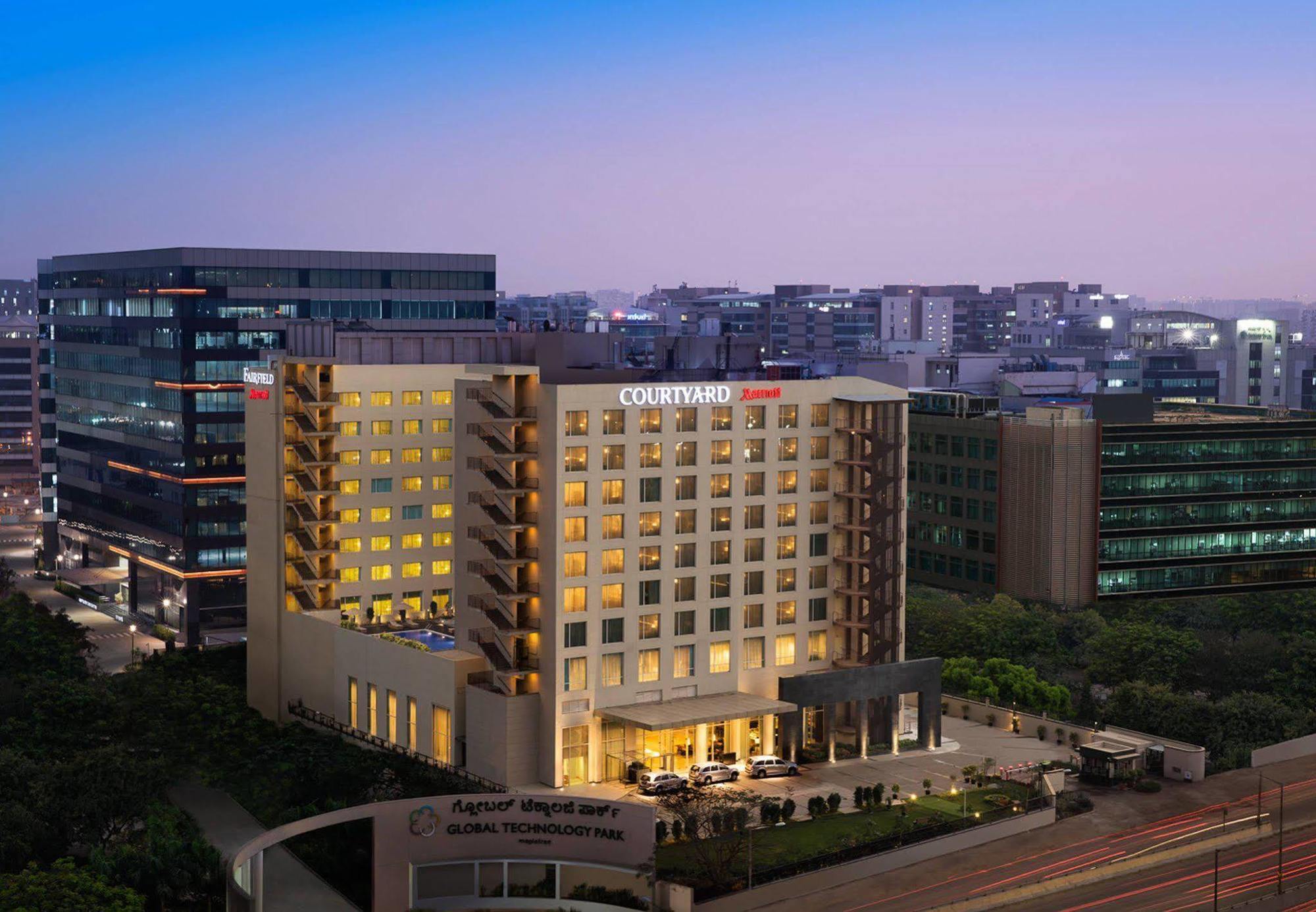 Courtyard by Marriott Bengaluru Outer Ring Road Hotel Bagian luar foto